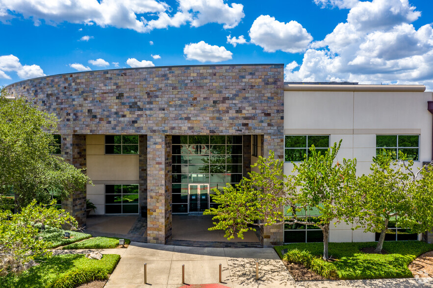 211 N Loop 1604 E, San Antonio, TX for lease - Building Photo - Image 1 of 11