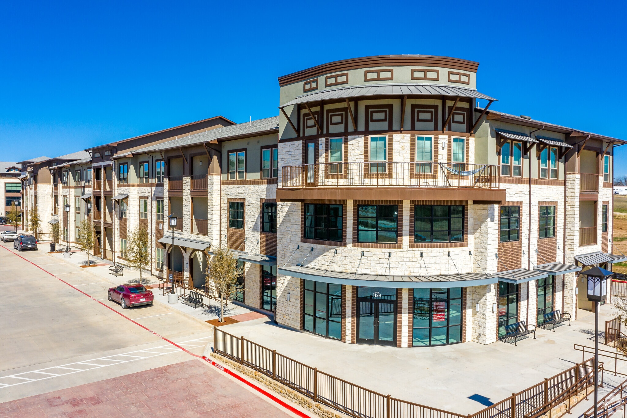 900 Cinema Dr, Hudson Oaks, TX for lease Building Photo- Image 1 of 68