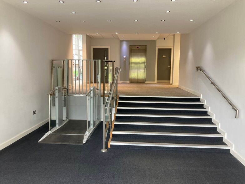 Kilwinning Rd, Irvine for lease - Building Photo - Image 2 of 8