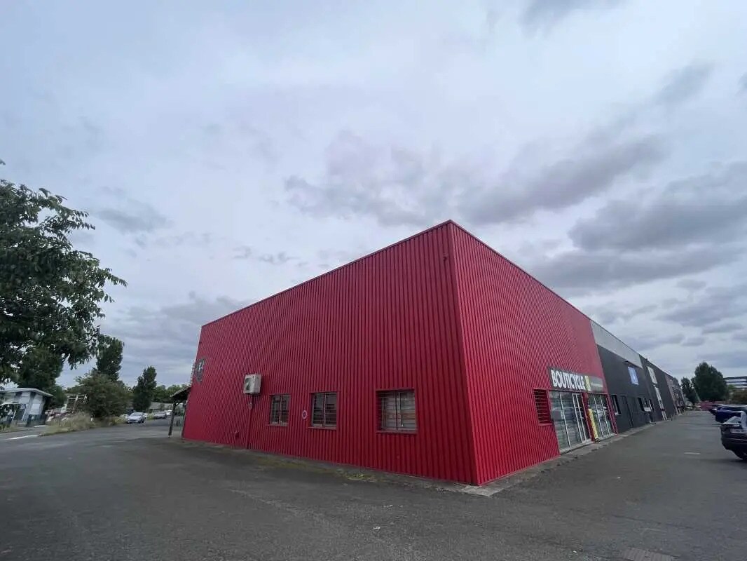Retail in Bordeaux for lease Building Photo- Image 1 of 6