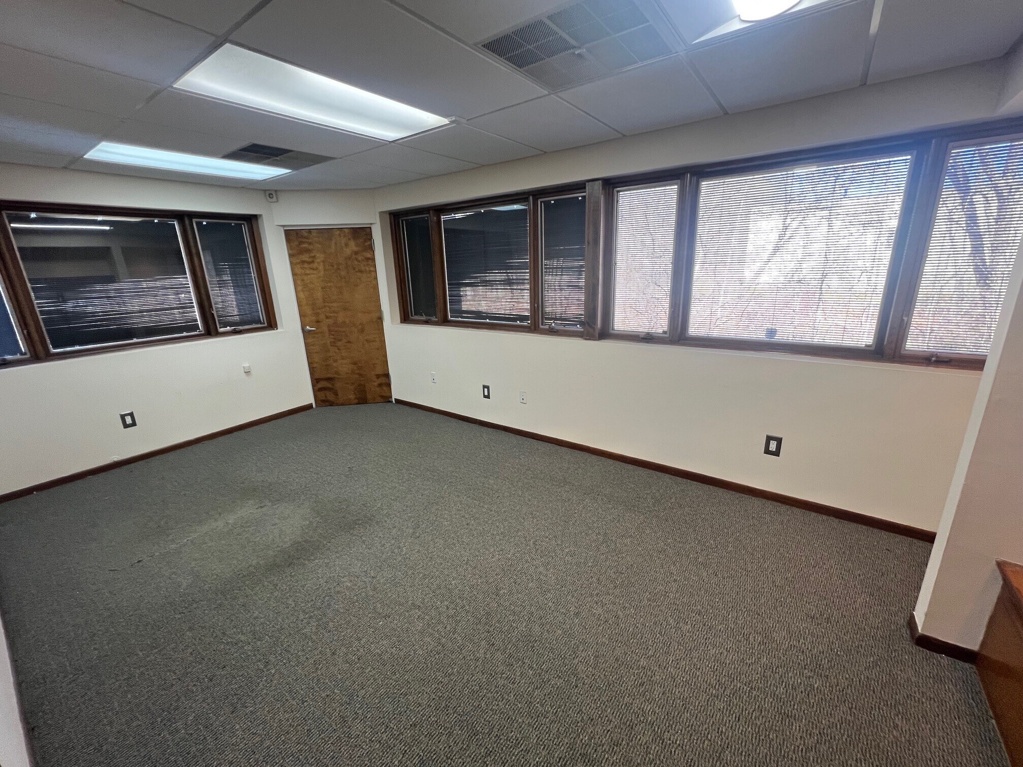1-11 Jocama Blvd, Old Bridge, NJ for lease Interior Photo- Image 1 of 4