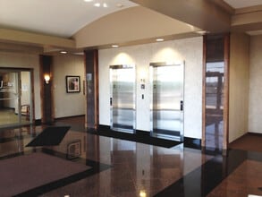 5401 Veterans Memorial Pky, Saint Peters, MO for lease Building Photo- Image 2 of 8