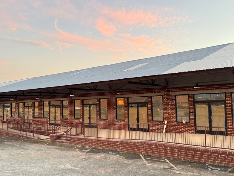 1080 Third St, Macon-Bibb, GA for lease - Building Photo - Image 1 of 3