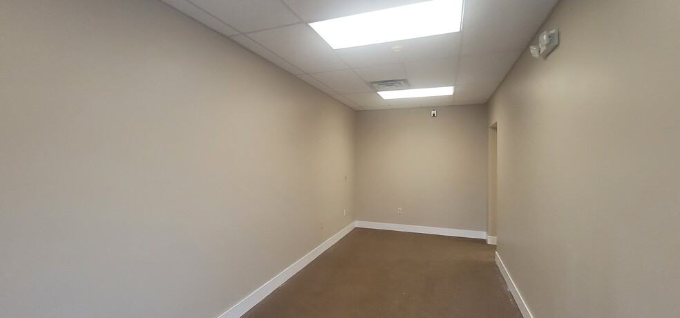 641 Gregg Ave, Reading, PA for lease - Interior Photo - Image 2 of 12