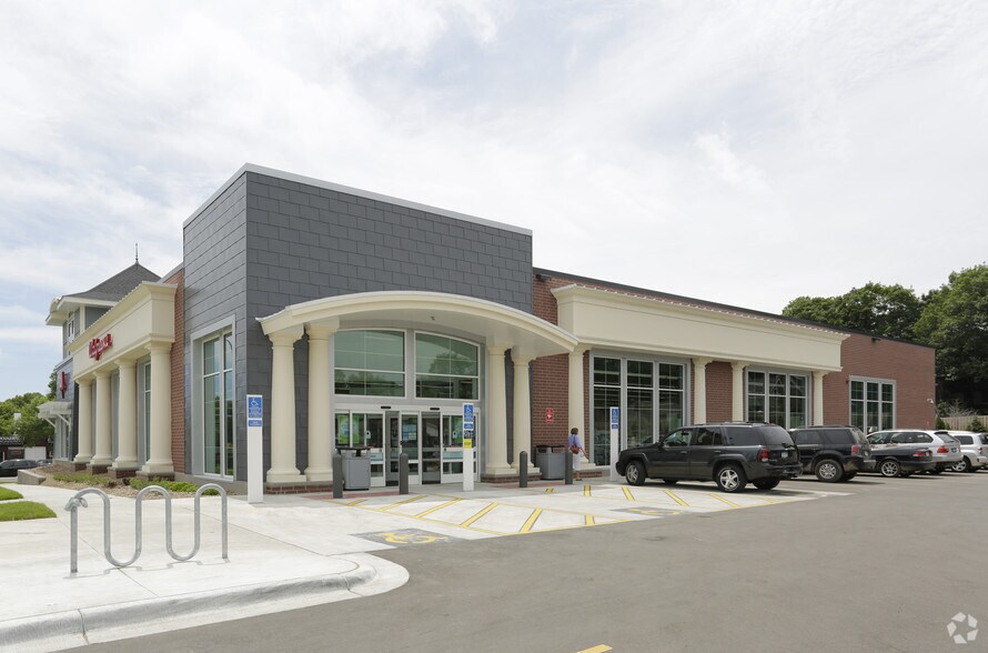 1055 Wayzata Blvd E, Wayzata, MN for sale - Primary Photo - Image 1 of 1