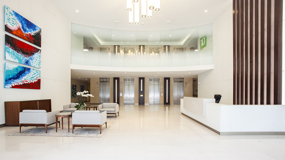 255 Alhambra Cir, Coral Gables, FL for lease - Lobby - Image 3 of 11