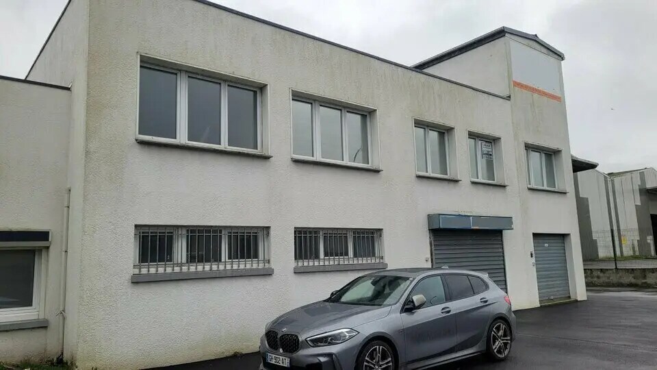 Location Bureaux 154 m² - Photo 1