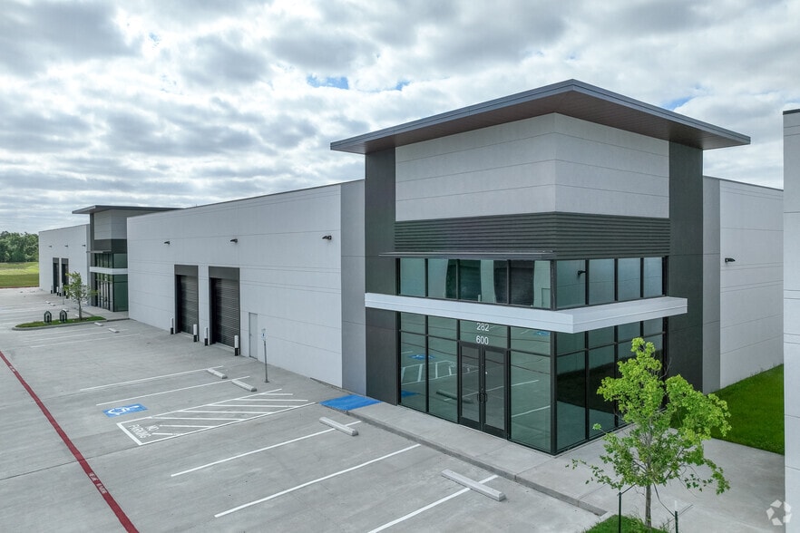 282 Bucees Blvd, Katy, TX for lease - Building Photo - Image 3 of 16