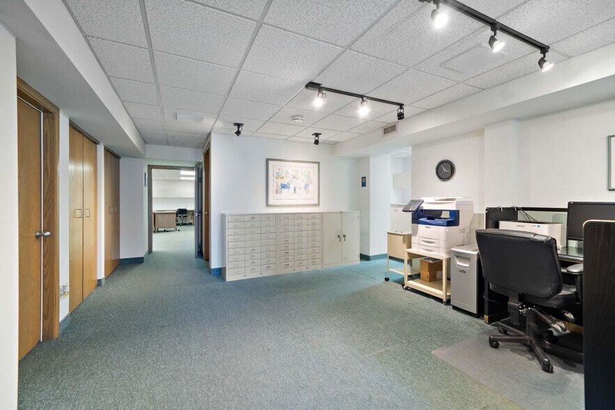 600Z-600AZ St Franchère, Laval, QC for sale - Interior Photo - Image 3 of 5