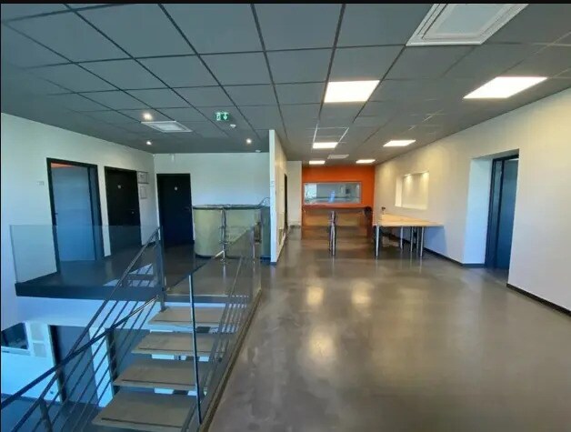 Flex in Colomiers for lease - Interior Photo - Image 2 of 10