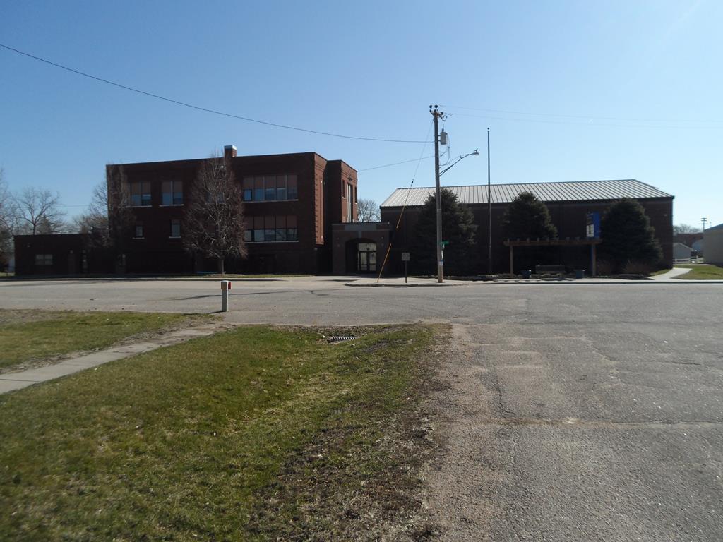 203 9th, Chapman, NE 68827 Chapman School