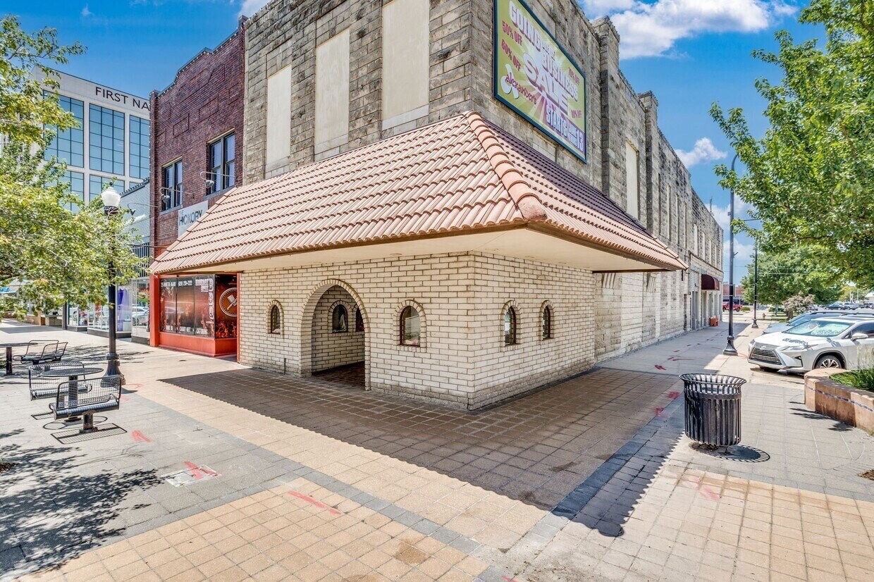 27 N Main St, Hutchinson, KS for sale Building Photo- Image 1 of 1