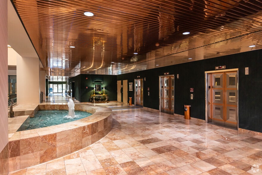 537 Market St, Chattanooga, TN for lease - Lobby - Image 3 of 7