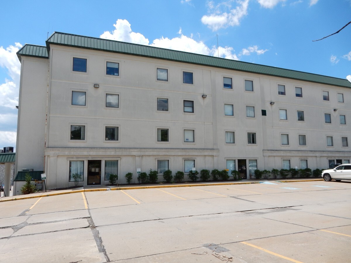 1268 Pineview Dr, WV 26505