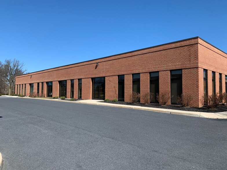 3913 Hartzdale Dr, Camp Hill, PA for lease - Building Photo - Image 1 of 9