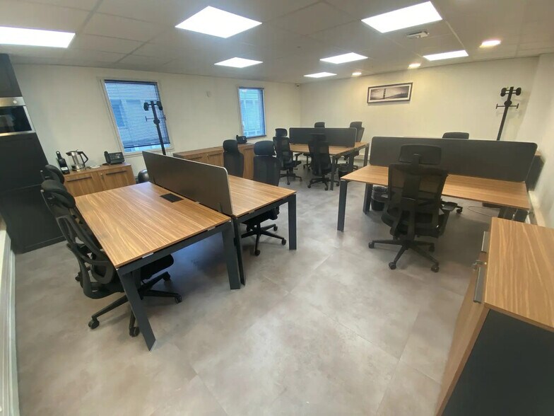 62 Quai Des Carrieres, Charenton-le-Pont for lease - Interior Photo - Image 2 of 4