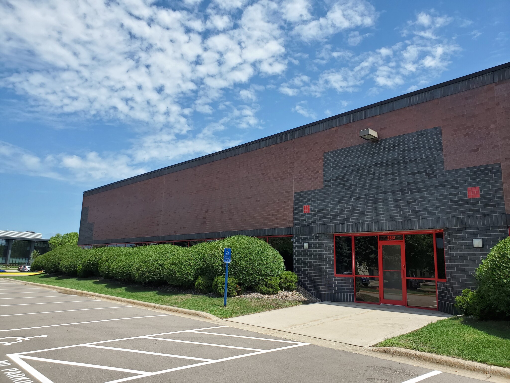 2561-2631 Territorial Rd, Saint Paul, MN for lease Building Photo- Image 1 of 4