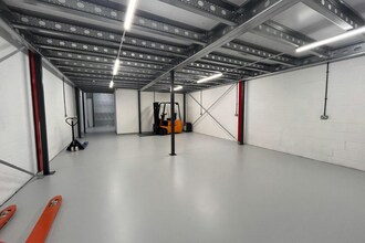 1-8 Bicester Rd, Aylesbury for lease Interior Photo- Image 1 of 3