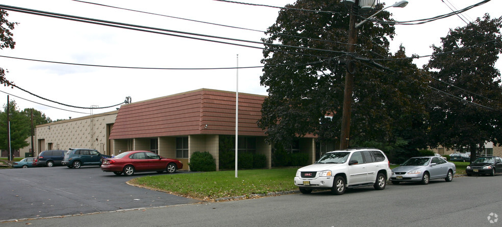 5 Just Rd, Fairfield, NJ for lease - Primary Photo - Image 1 of 1