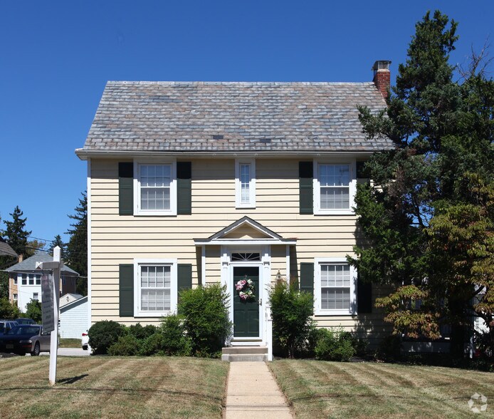 304 W Chesapeake Ave, Towson, MD for sale - Building Photo - Image 1 of 1