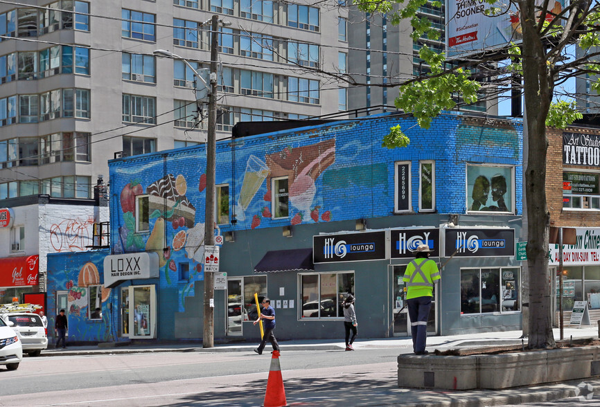 4909 Yonge St, Toronto, ON for lease - Primary Photo - Image 1 of 4