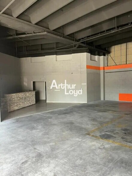 Flex in Vallauris for lease - Interior Photo - Image 3 of 19