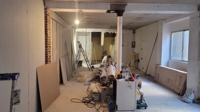 89 Rue Truffaut, Paris for lease Interior Photo- Image 2 of 2