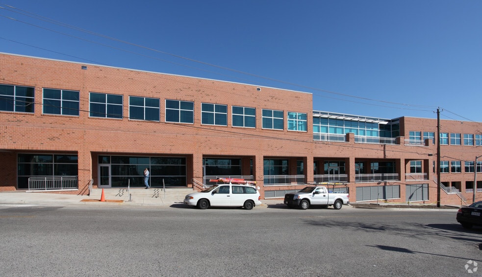 3700 Fleet St, Baltimore, MD for lease - Building Photo - Image 2 of 4