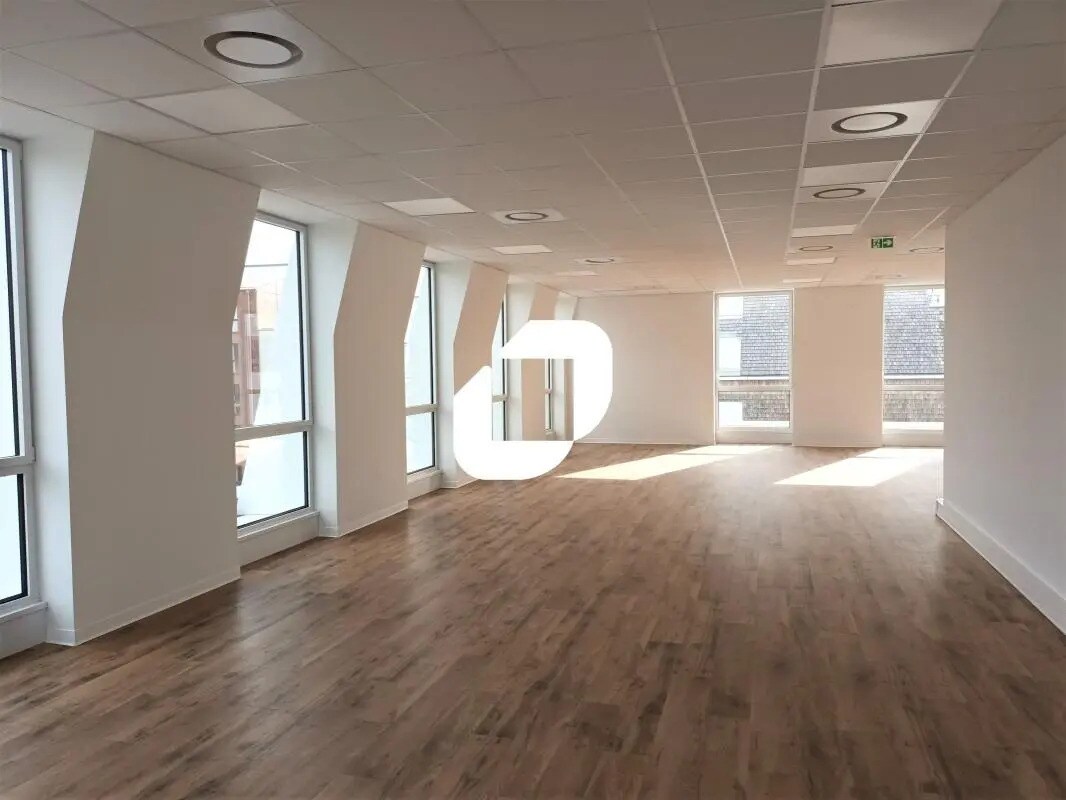 Retail in VILLENEUVE-D'ASCQ for lease Interior Photo- Image 1 of 8