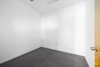 1402-1472 Old Dixie Hwy, Vero Beach, FL for lease Interior Photo- Image 2 of 4