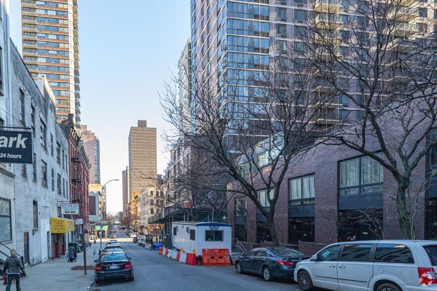 1801-1815 Second Ave, New York, NY for lease - Building Photo - Image 3 of 3