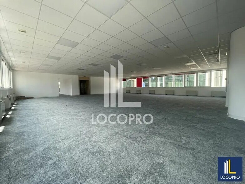 Office in Valbonne for lease - Interior Photo - Image 3 of 12