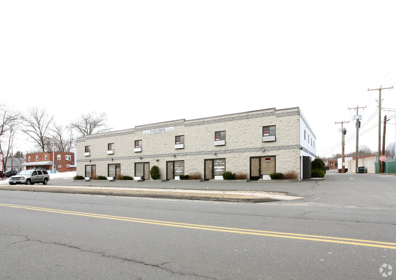 131 Whiting St, Plainville, CT 06062