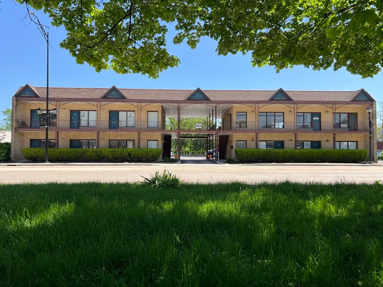 381 N York Rd, Elmhurst, IL for lease - Building Photo - Image 1 of 12