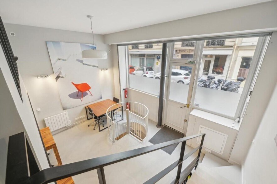 Multifamily in Paris for sale - Interior Photo - Image 2 of 6