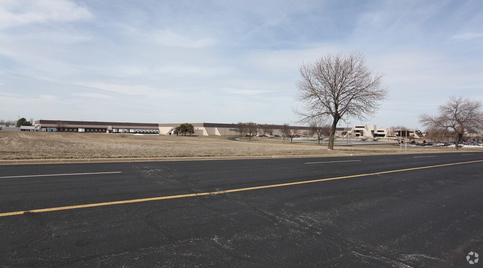 10500 Lackman Rd, Lenexa, KS for sale - Primary Photo - Image 1 of 1