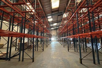 London Rd, Thrupp for lease Interior Photo- Image 1 of 5