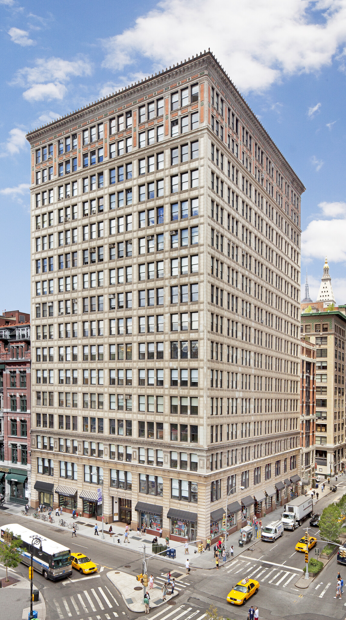 200 Park Ave S, New York, NY 10003 - The Everett Building Union Square ...