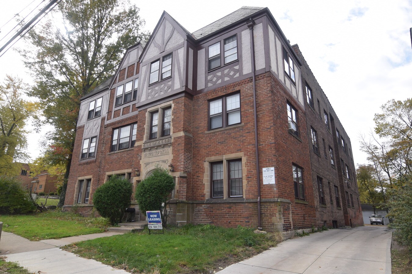 2680 Noble Rd, Cleveland Heights, OH 44121