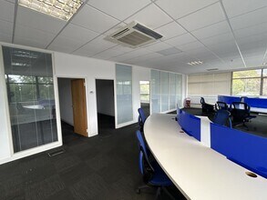 Hindle Way, Swindon for lease Interior Photo- Image 1 of 3