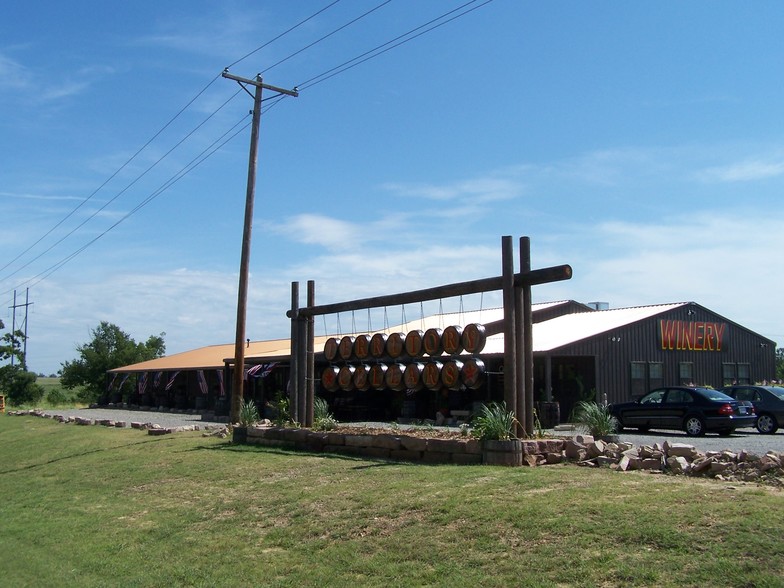 1521 N Highway 99, Stroud, OK for sale - Primary Photo - Image 1 of 1