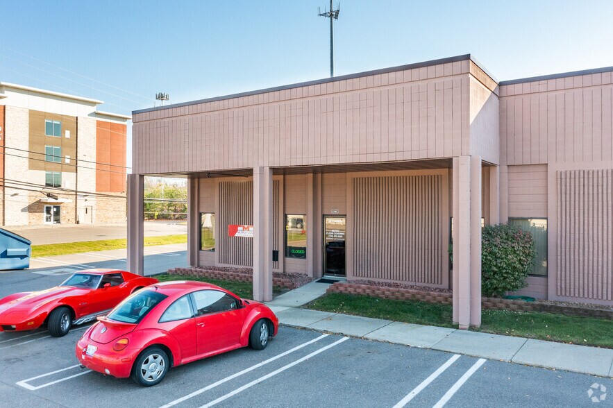 27475-27487 Schoolcraft Rd, Livonia, MI for lease - Building Photo - Image 3 of 10