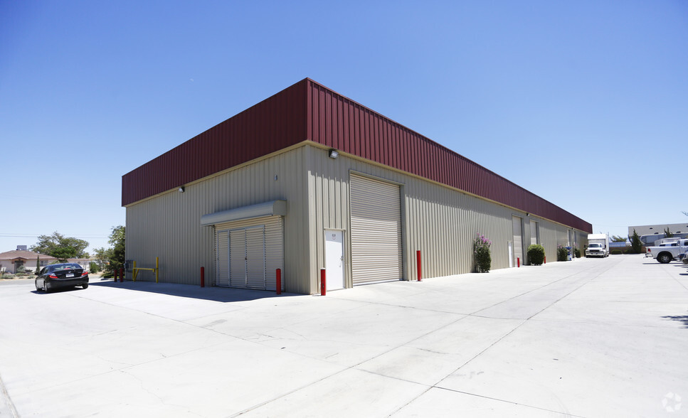 42525 6th St E, Lancaster, CA for lease - Building Photo - Image 2 of 3