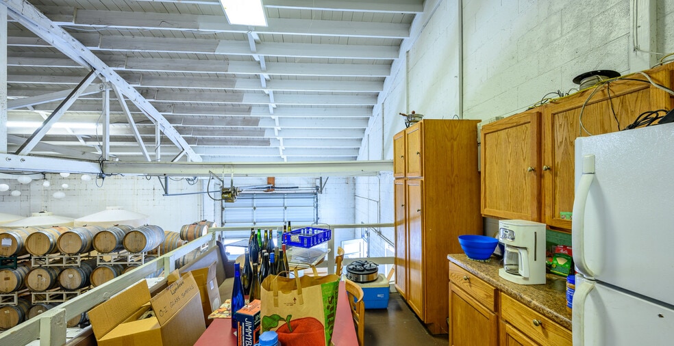 475 NE 17th St, Mcminnville, OR for sale - Interior Photo - Image 3 of 35