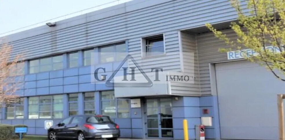 Industrial in La Courneuve for lease - Building Photo - Image 1 of 4
