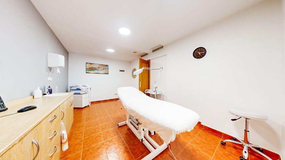 Retail in Marbella, Málaga for sale - Interior Photo - Image 3 of 29