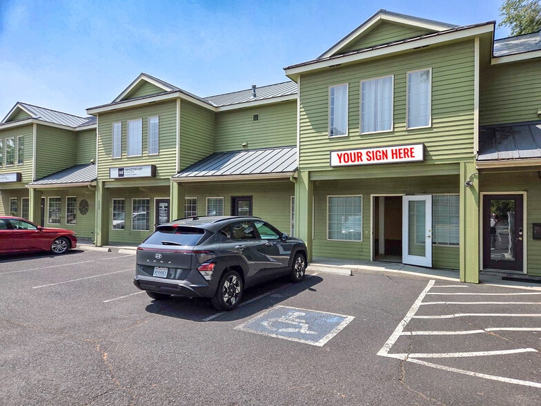 755 SW 7th St, Redmond, OR for lease - Building Photo - Image 1 of 3