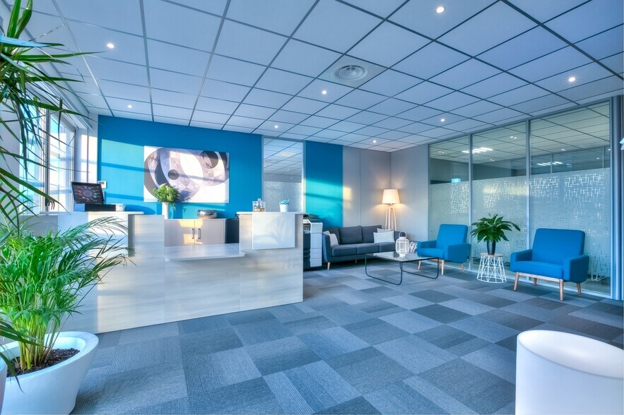 535 Route Des Lucioles, Valbonne for lease - Building Photo - Image 3 of 9