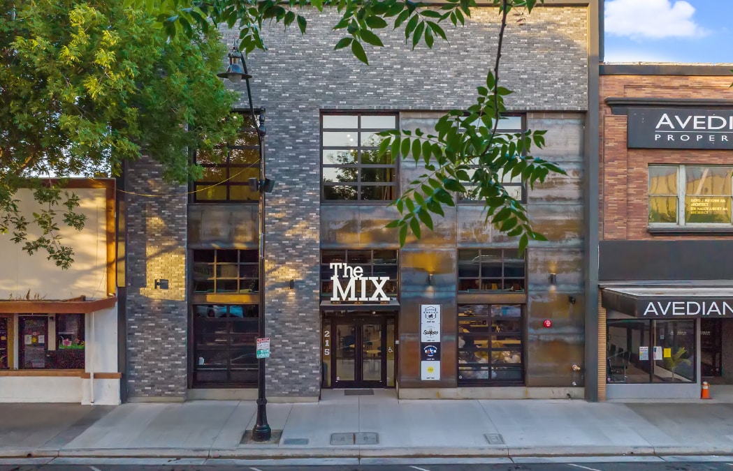 215 W Main St, Visalia, CA for lease Building Photo- Image 1 of 24