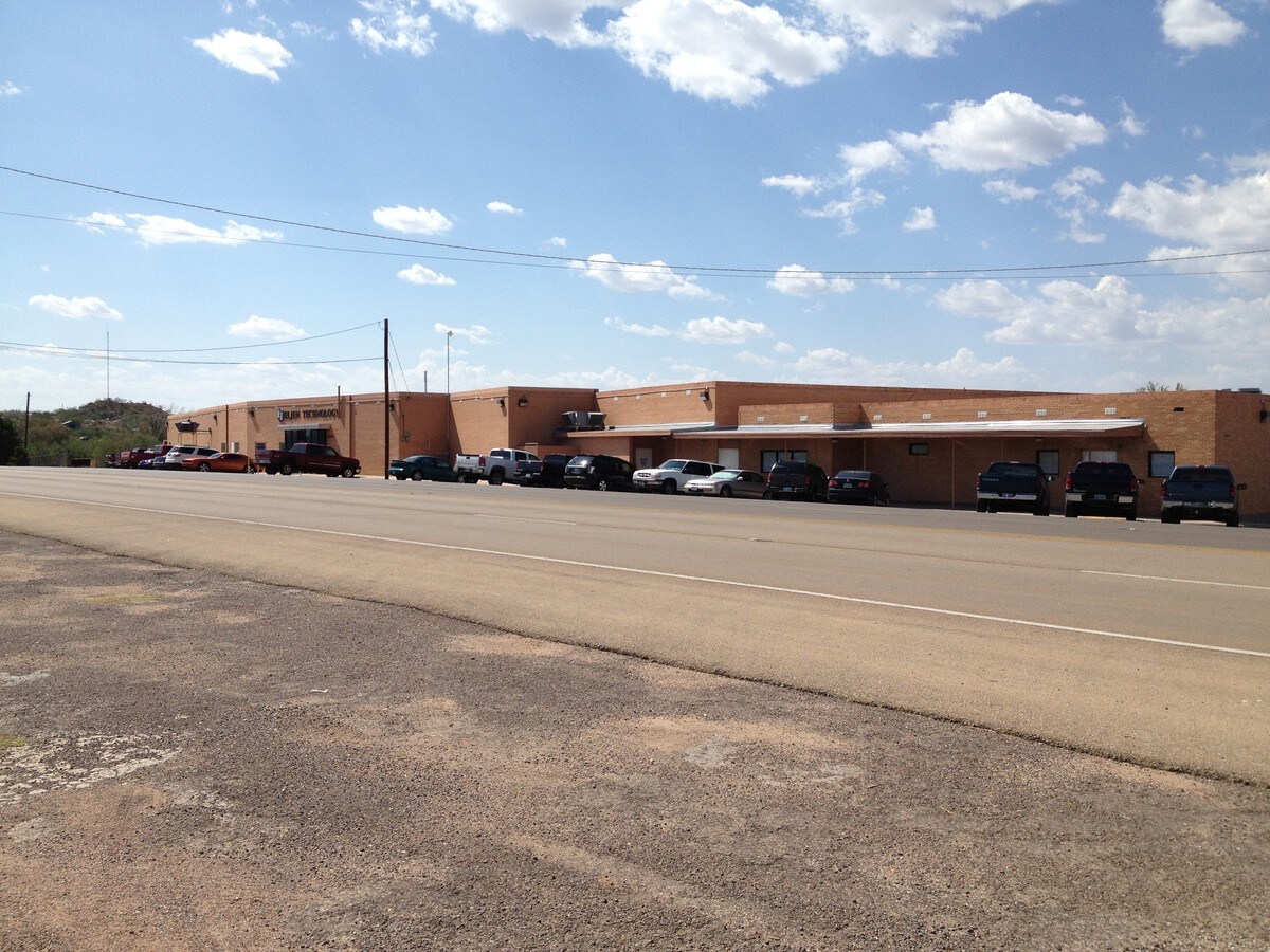 1301 W Broadway St, Sweetwater, TX 79556